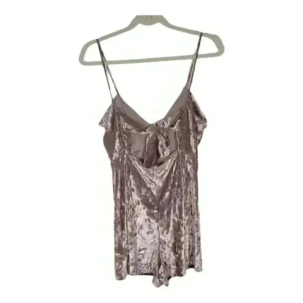 Urban Outfitters Sexy Women Crushed Velvet Flowy Pink Ruffle Romper Size Medium - Picture 2 of 12